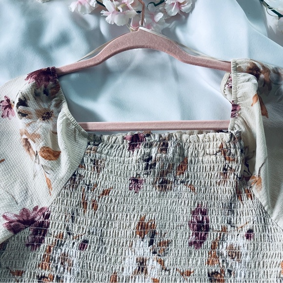 Floral Print Smocked Blouse - Picture 7 of 11